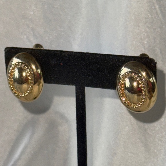 Vintage Gold Tone Rope Accent Textured Dome Screw Back Earrings Elegant - Picture 10 of 11